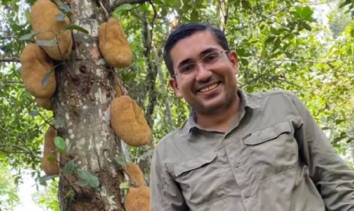 Prefeito da pequena Cidade de RURÓPOLIS,  enfiou o 