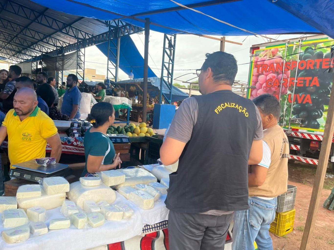 Fiscais da Prefeitura realizam vistorias em feiras e mercados de Santarém