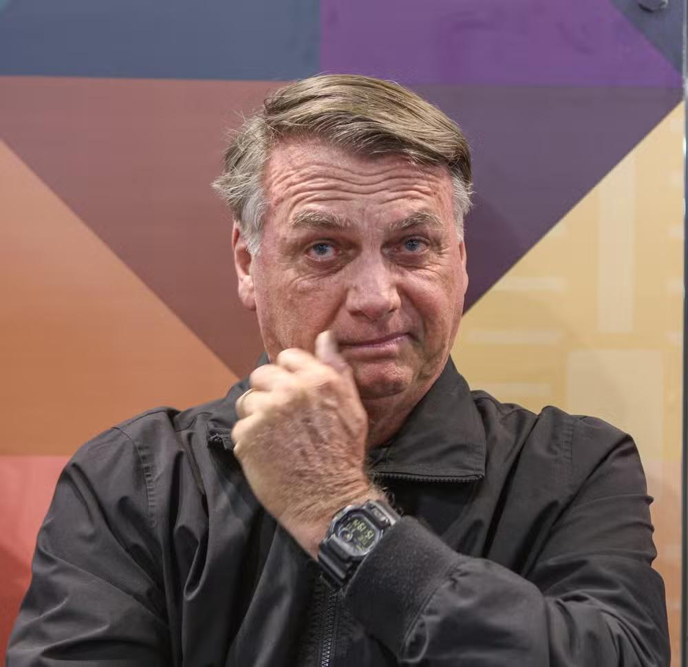 52% dos brasileiros acham que Bolsonaro deveria ser preso por tentativa de golpe de Estado, aponta Datafolha