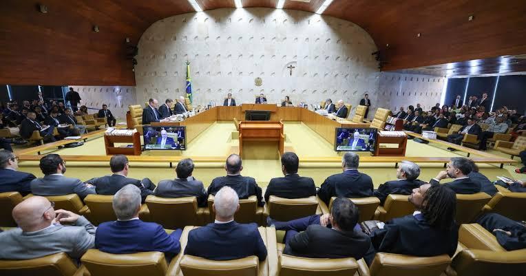 STF julga candidaturas avulsas enquanto mercado reage a pacote fiscal do governo