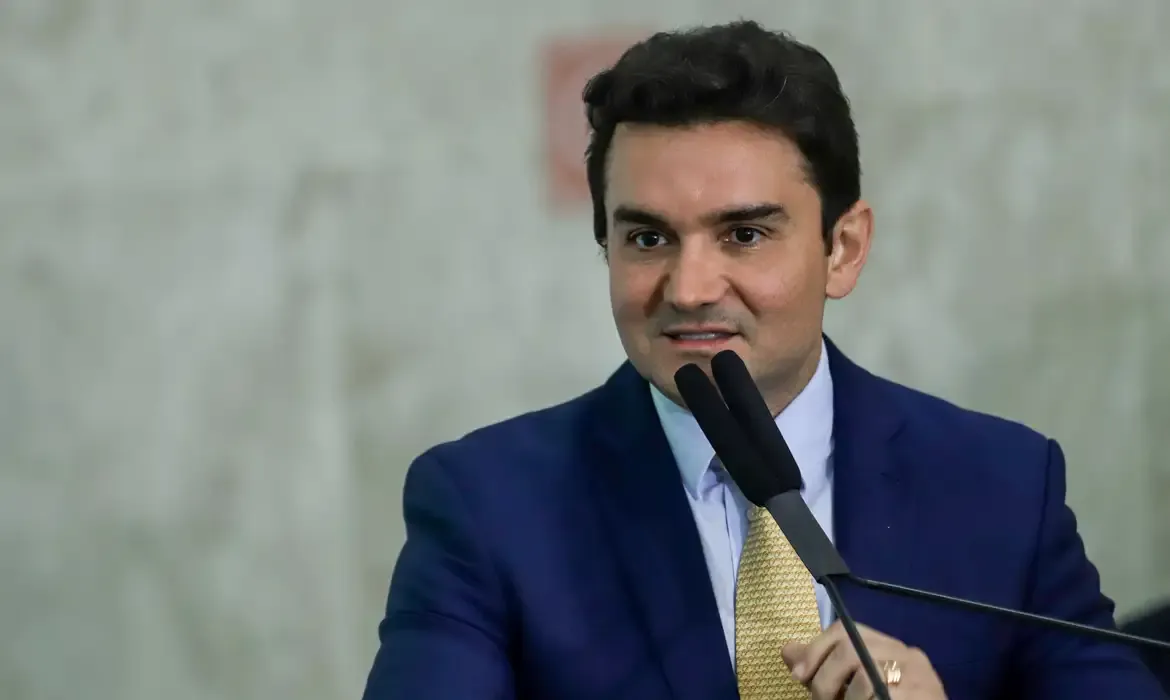 Cálculo político de Celso Sabino ganha palco na COP30 em meio a impasse no União Brasil