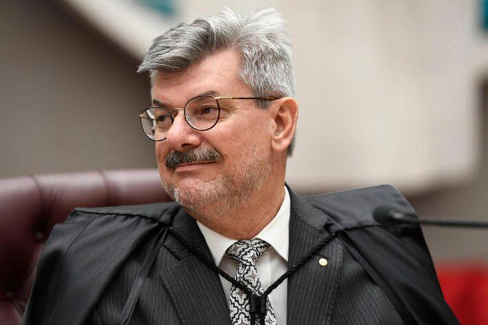 STJ condena ministro Marco Buzzi à perda do cargo após acusações de assédio e importunação sexual