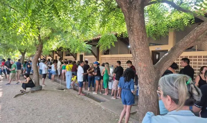 Balanço das Eleições 2026: Santarém registra filas quilométricas e urnas apresentam falhas no Oeste do Pará