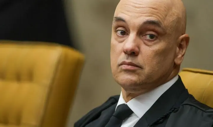 Moraes aumenta restrição para voos de drones na casa de Bolsonaro 