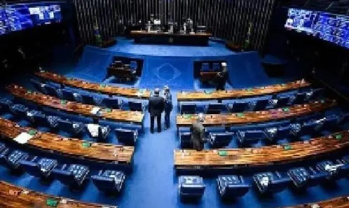 Senado aprova aposentadoria especial para agentes de saúde; proposta pode ir ao STF