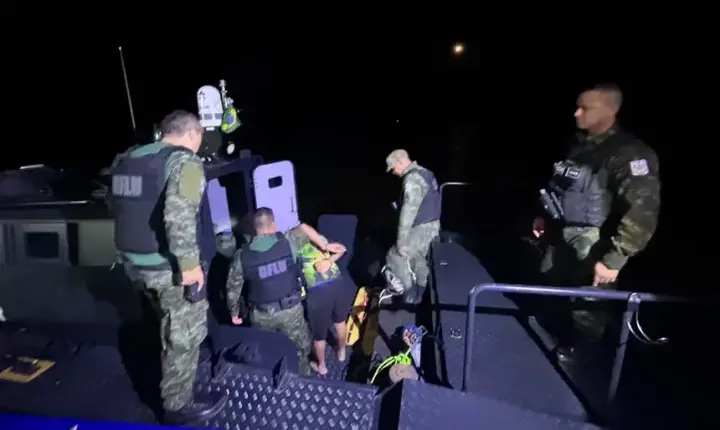Base Fluvial Candiru intercepta embarcação e apreende 112 quilos de drogas em rota entre Manaus e Santarém